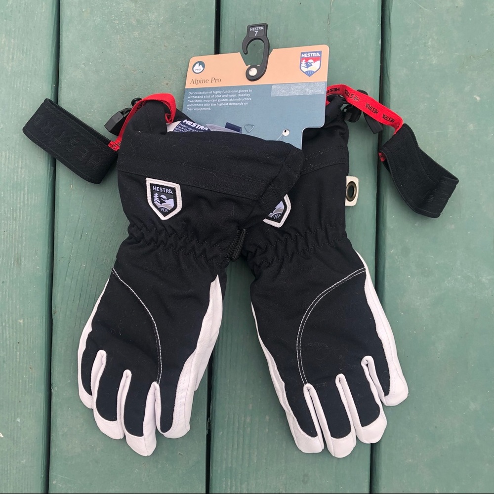 Size 7 Women’s Hestra leather ski gloves.